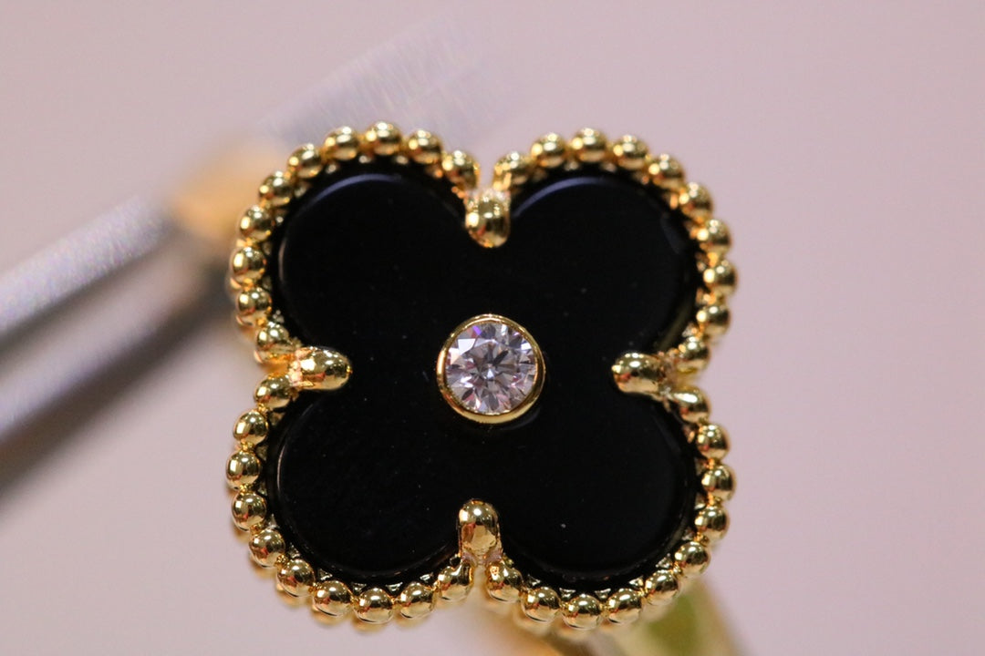 Gold Clover Onyx Ring w/ Diamond cut