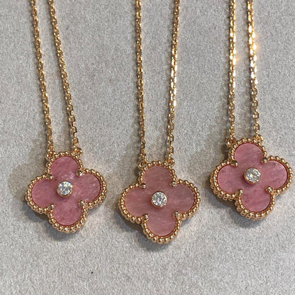 Clover Necklace w/ Diamond cut