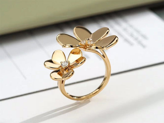 Clover Comos Gold Diamond Cut Ring