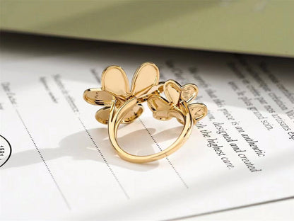 Clover Comos Gold Diamond Cut Ring