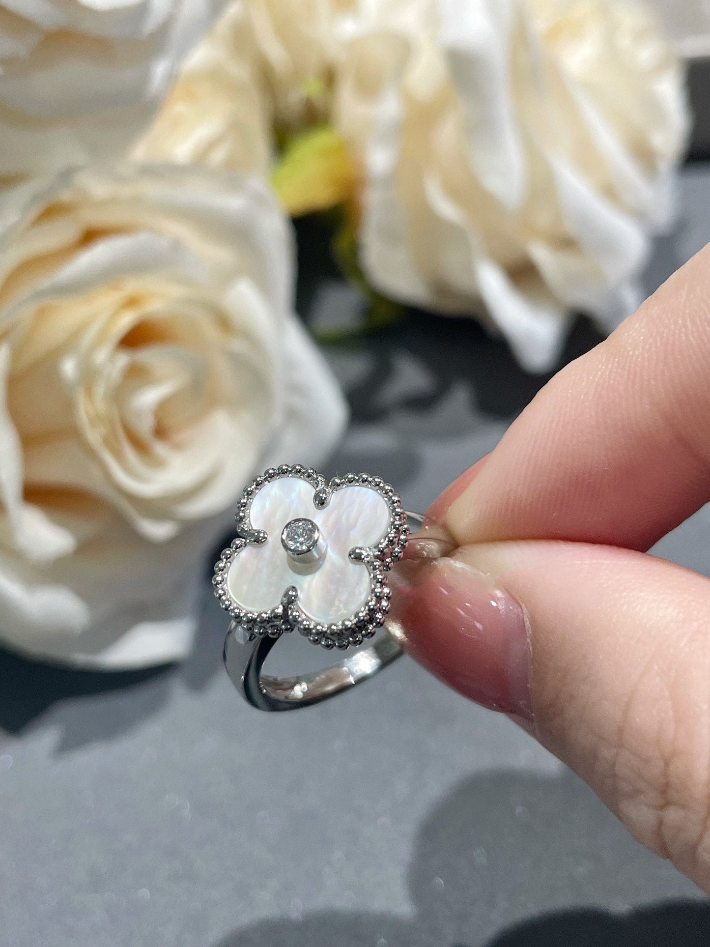 Clover Silver Mop Ring w/ Diamond Cut