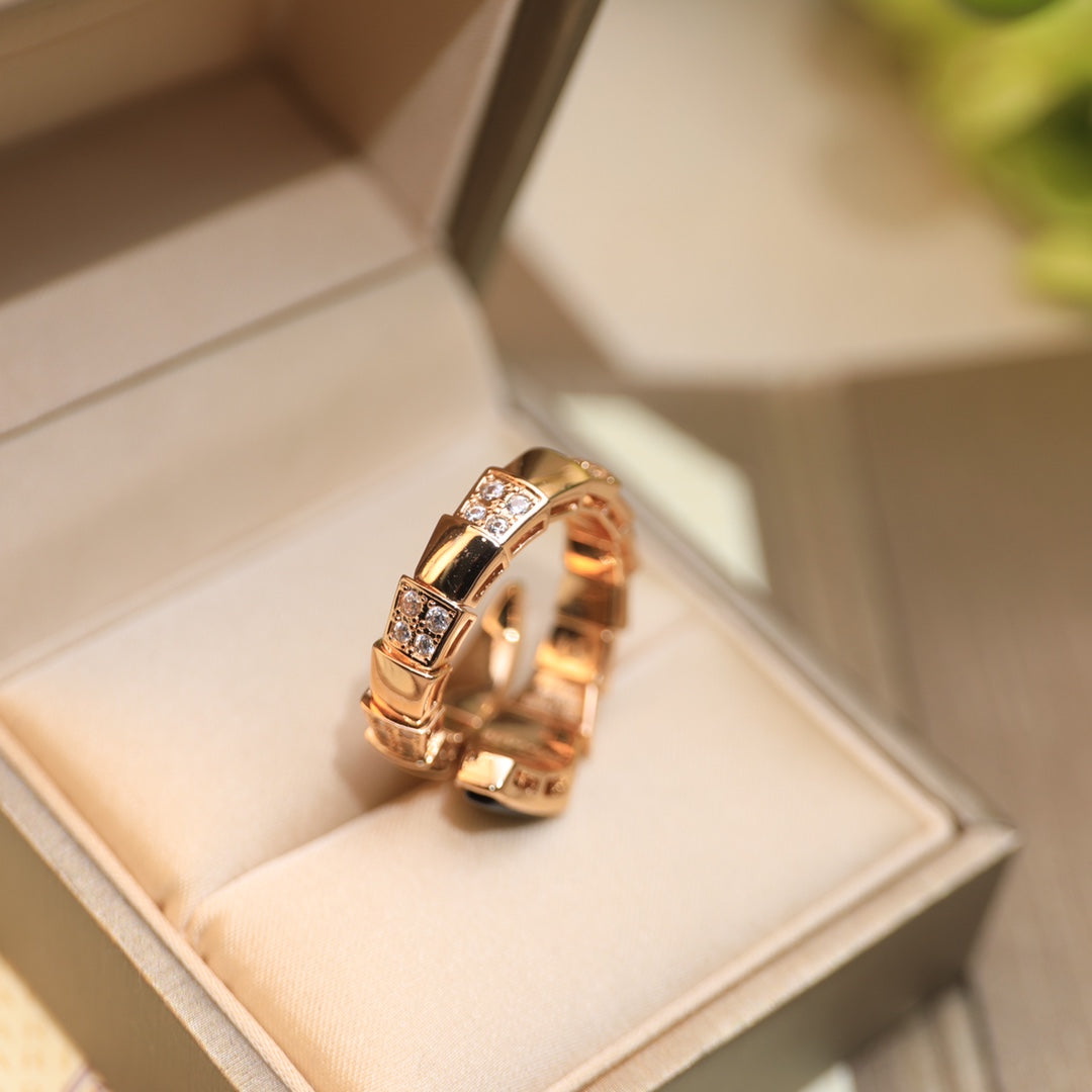 Serpenti One-Coil Gold Ring