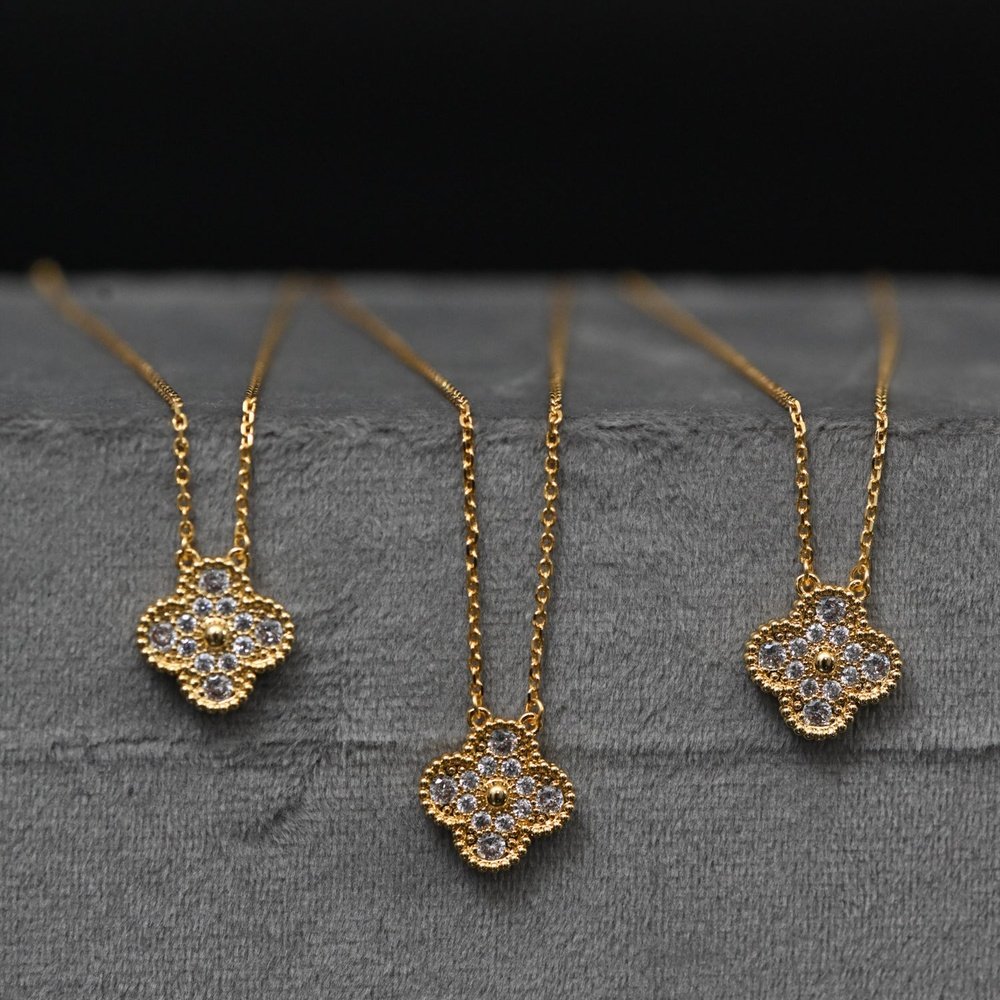 Gold Clover Necklace Diamond Cut